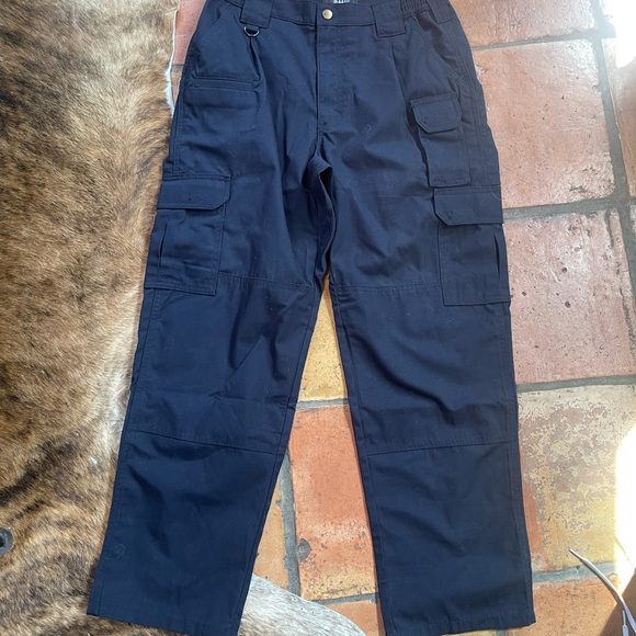 NWOT 5.11 Tactical in dark navy - Picture 4 of 6